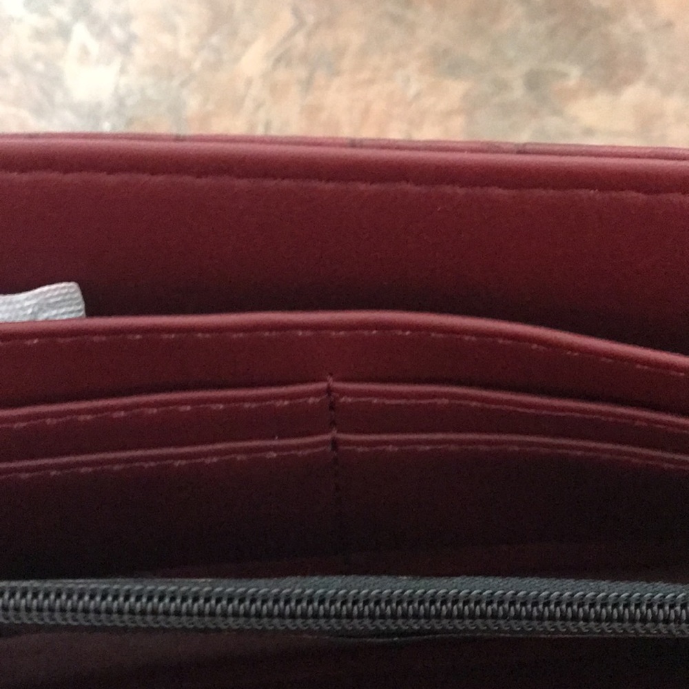 London Fog Collection wallet - Picture 8 of 10